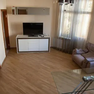 https://two-bedroom-apartment-with-balcony.hotels-of-kiev.com